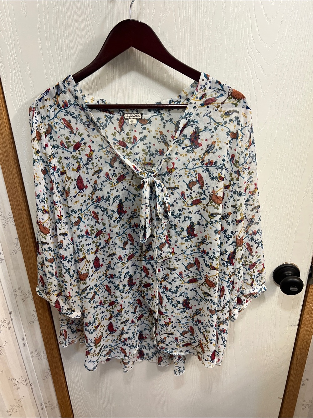 Eyeshadow White Floral & Bird Tie-Neck Tunic with Multicolor Print